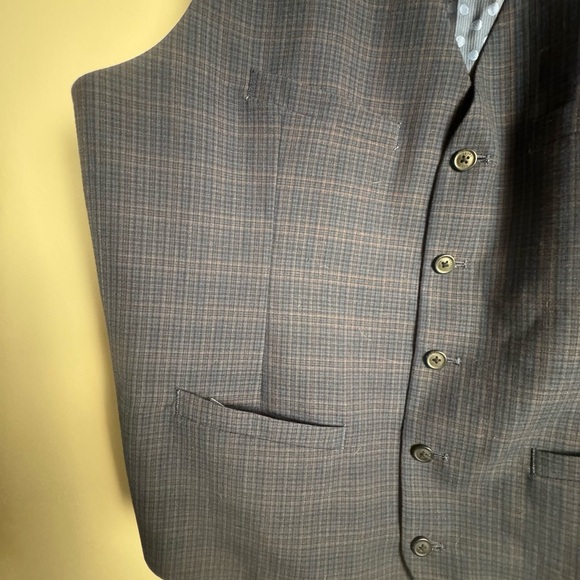 Perry Ellis size XL navy vest with lots of character and elegant style - Picture 3 of 7